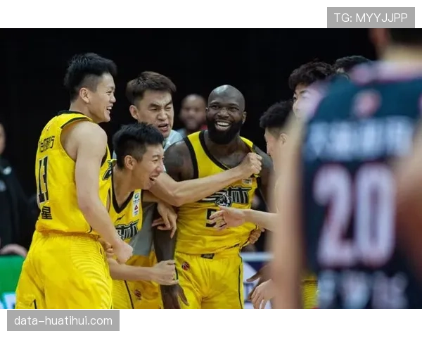 深圳队战胜四川取两连胜 季后赛席位争夺日趋激烈